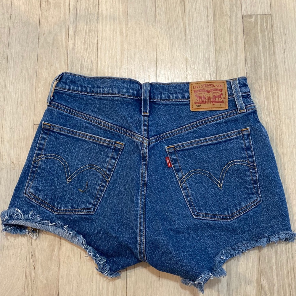 LEVI - Cutoff button denim shorts
